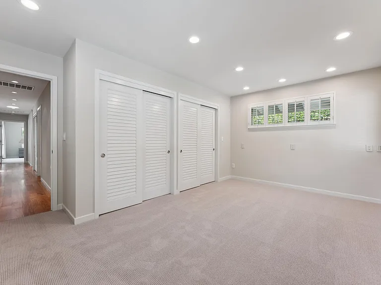 61 Bradley Ave — Photo 26