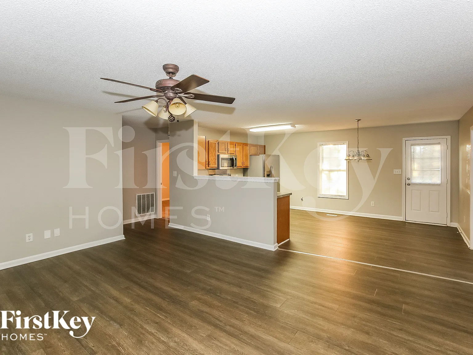 3 bed, 2.0 bath, 1267 sqft, $1,905 — Photo 4