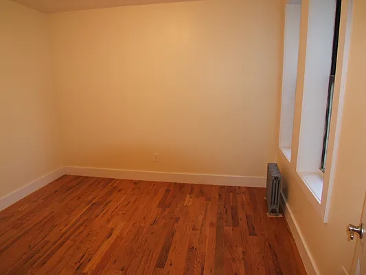 Rented by Joel Weisz, LREB | media 21
