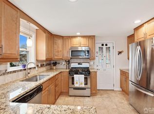 233 Bergen St, Woodbridge, NJ 07095