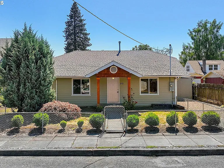 213 Engle Ave — Photo 1