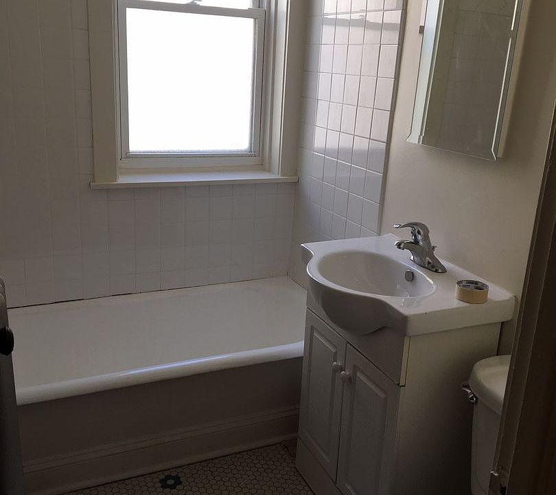 1st image of 4311 N Francisco Ave Unit 3C
