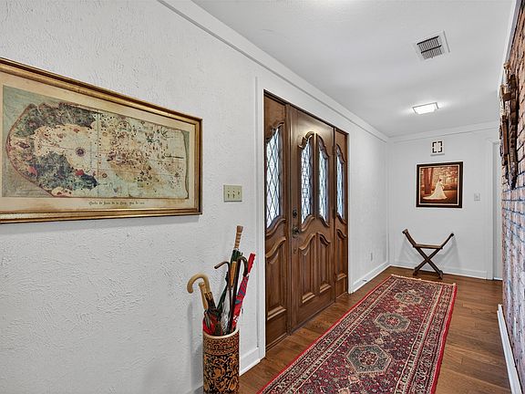 4th image of 9204 Rhett Cir