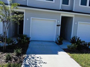 653 Holly Lakes Dr, Orange Park, FL 32073