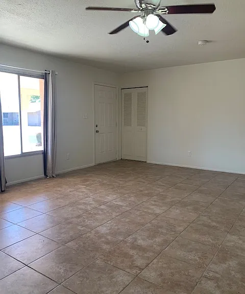 3335 S Pine St — Photo 2