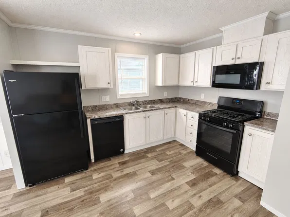 5149 Tokay Dr #69-069, Flint, MI 48507