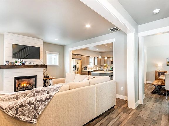 2nd image of 1613 Island View Dr