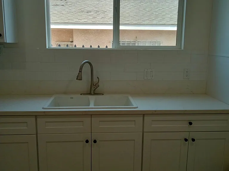 8930 S Vermont Ave — Photo 48