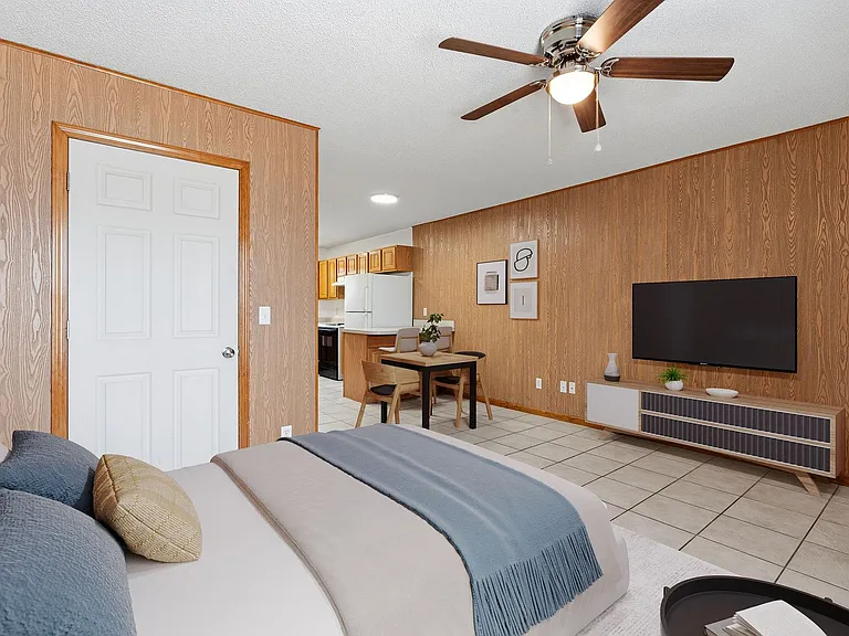 Mid-Town Apartments — Photo 4