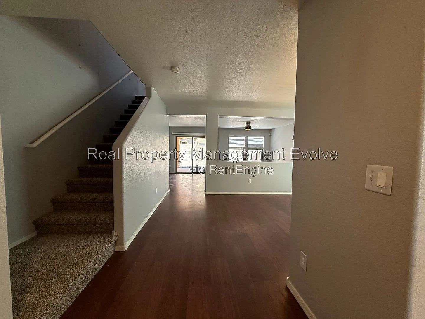 3 bed, 2.5 bath, 1864 sqft, $2,050 — Photo 3