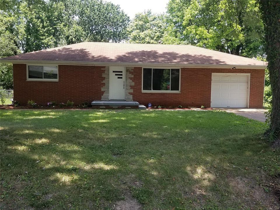1st image of 15 Sharilane Dr