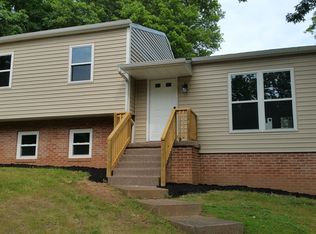 1218 Thomas Rd, South Charleston, WV 25303