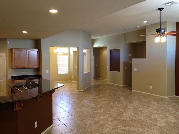 4th image of 913 Bob Barney Ct