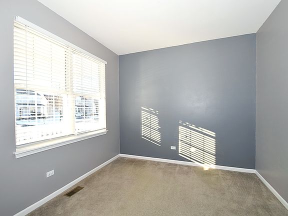 5th image of 2424 Geneva Ln