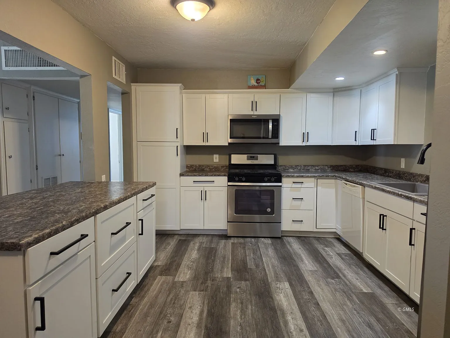 4 bed, 1288 sqft, $1,800 — Photo 3