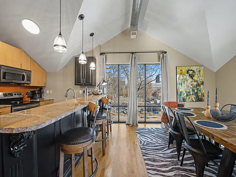 261 S Limestone St #304 — Photo 18
