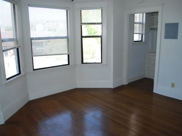 123 Bay Pl APT 101, Oakland, CA 94610
