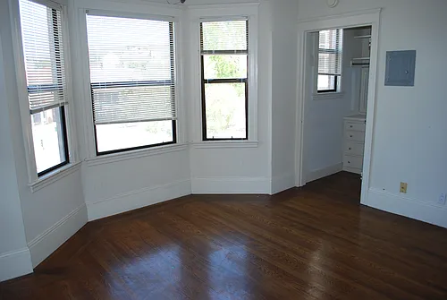 123 Bay Pl #101 Photo 1
