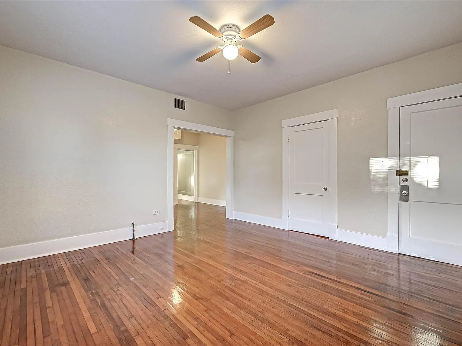 2 bed, 1.0 bath, 5228 sqft, $1,495 — Photo 4