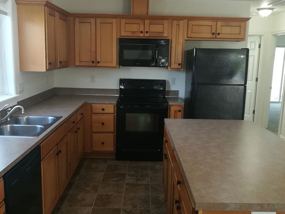 2nd image of 4463 Blueberry Ln NE