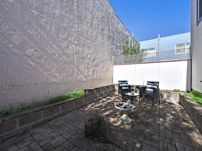 318 1st Ave — Photo 27