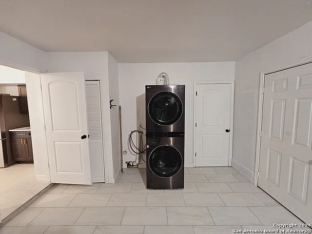 6700 Yellow Rose St — Photo 32