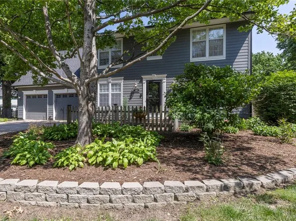 11533 Robinson St, Overland Park, KS 66210