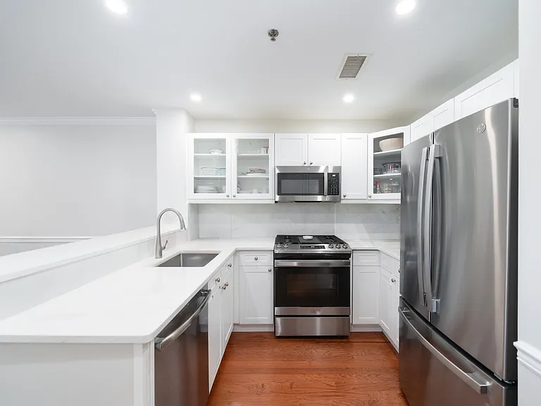 812 Grand St #314 — Photo 3
