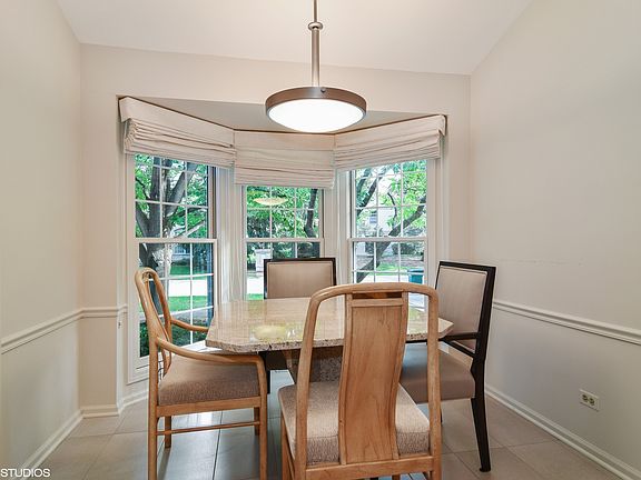 4th image of 522 Cherbourg Ct S