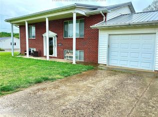 823 30th St, Point Pleasant, WV 25550