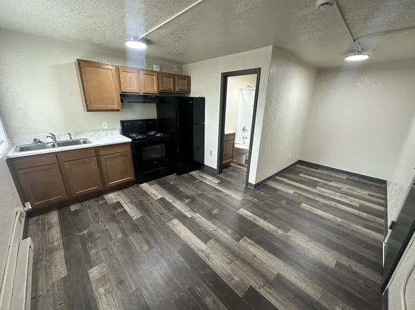 1007 N 2nd St, Aberdeen, SD 57401