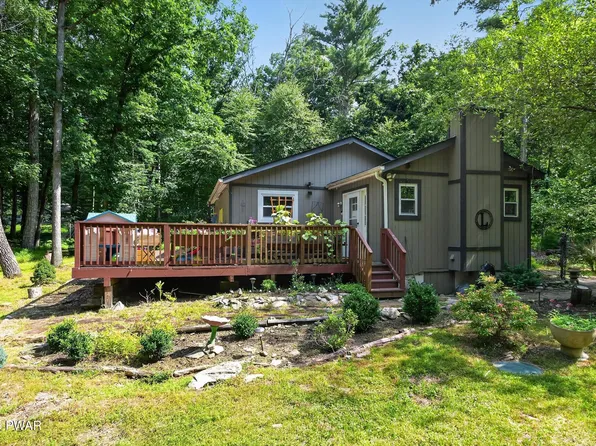 100 Iroquis Trl, Dingmans Ferry, PA 18328