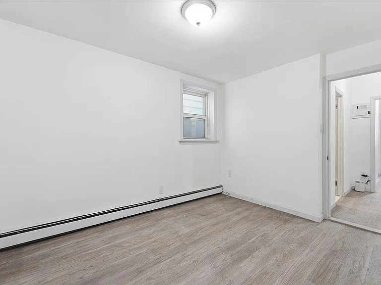 78 Logan Ave — Photo 10