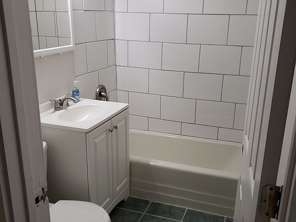 5th image of 1925 Como Ave SE