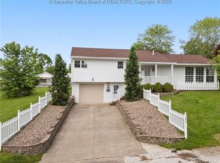 203 Melrose Dr, Hurricane, WV 25526