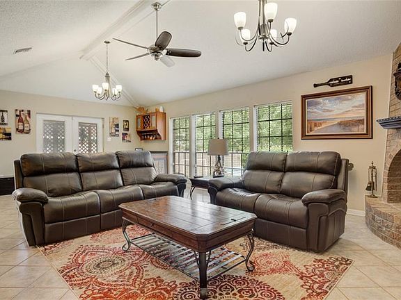 5th image of 385 E Essex Dr