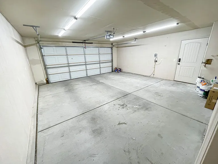 1228 W 200 N — Photo 23