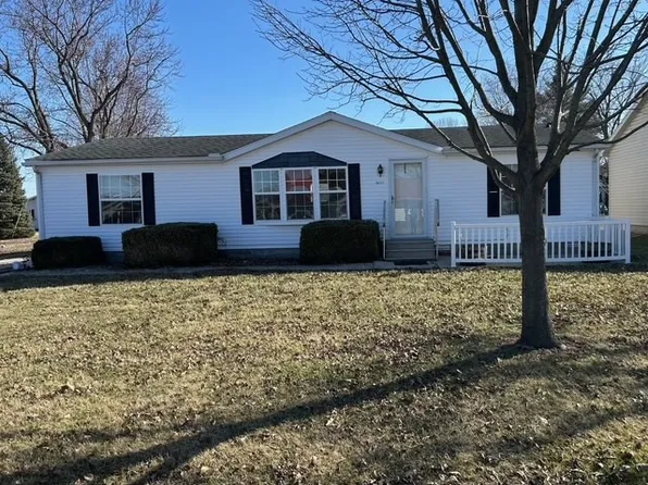 701 Marlon St, Marshall, IL 62441