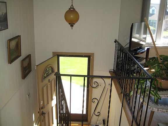 3rd image of 208 Division Ave