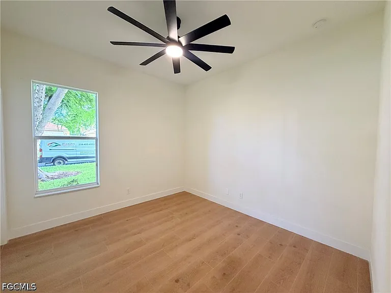 11001 Sea Tropic Ln — Photo 8