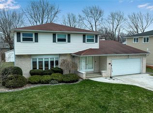 166 Ranch Trl W, Williamsville, NY 14221
