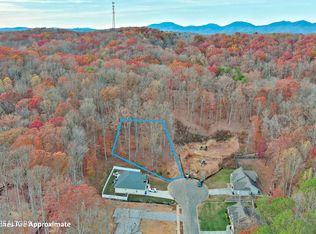 211 N Taube Ln, Oak Ridge, TN 37830