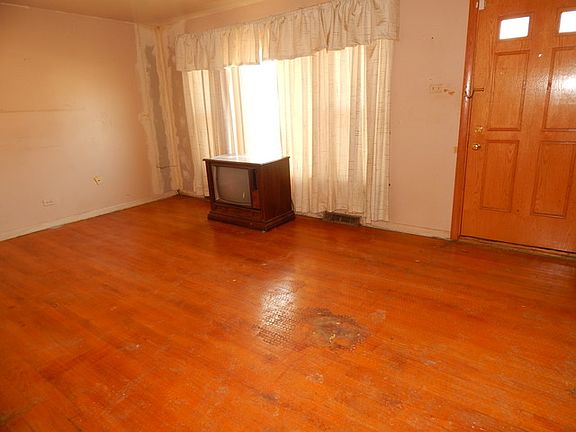 2nd image of 3119 Derrough Ave