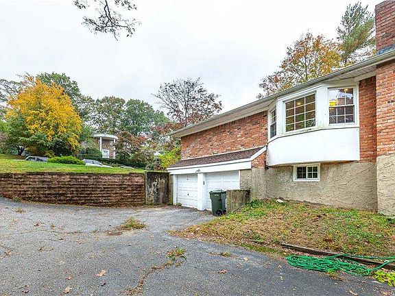 3rd image of 114 Tara Dr