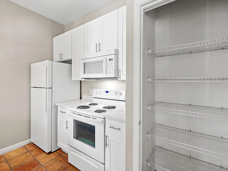 712 Graham Pl #203 — Photo 10