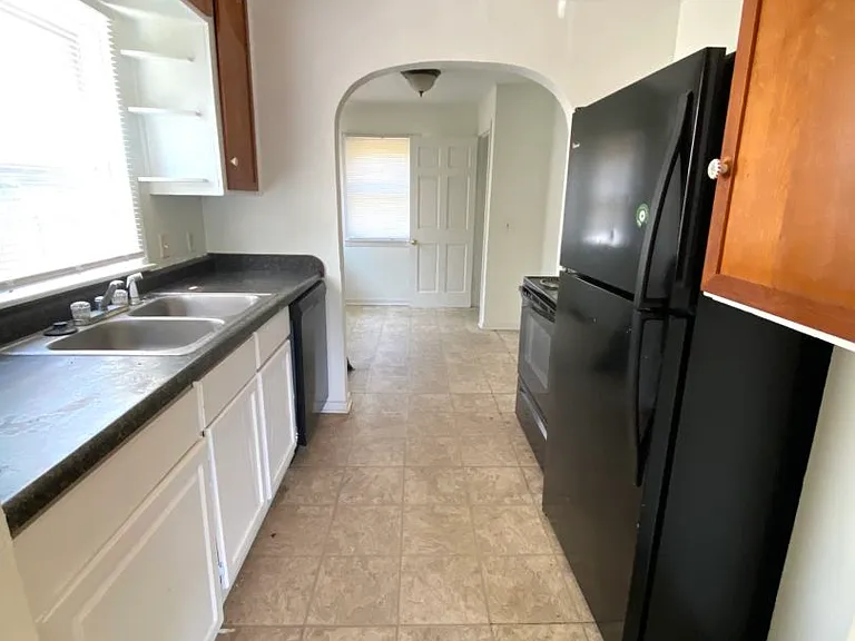 1121 Hapeman St — Photo 3