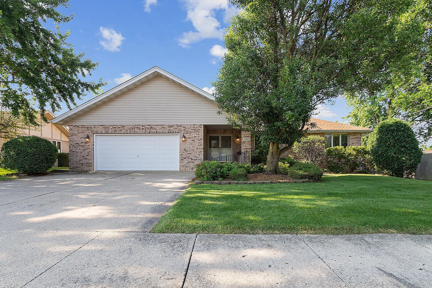 1107 Holly Ct photo 1