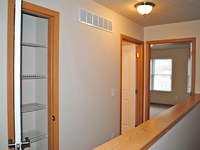 4633 Hubbell Ave — Photo 9