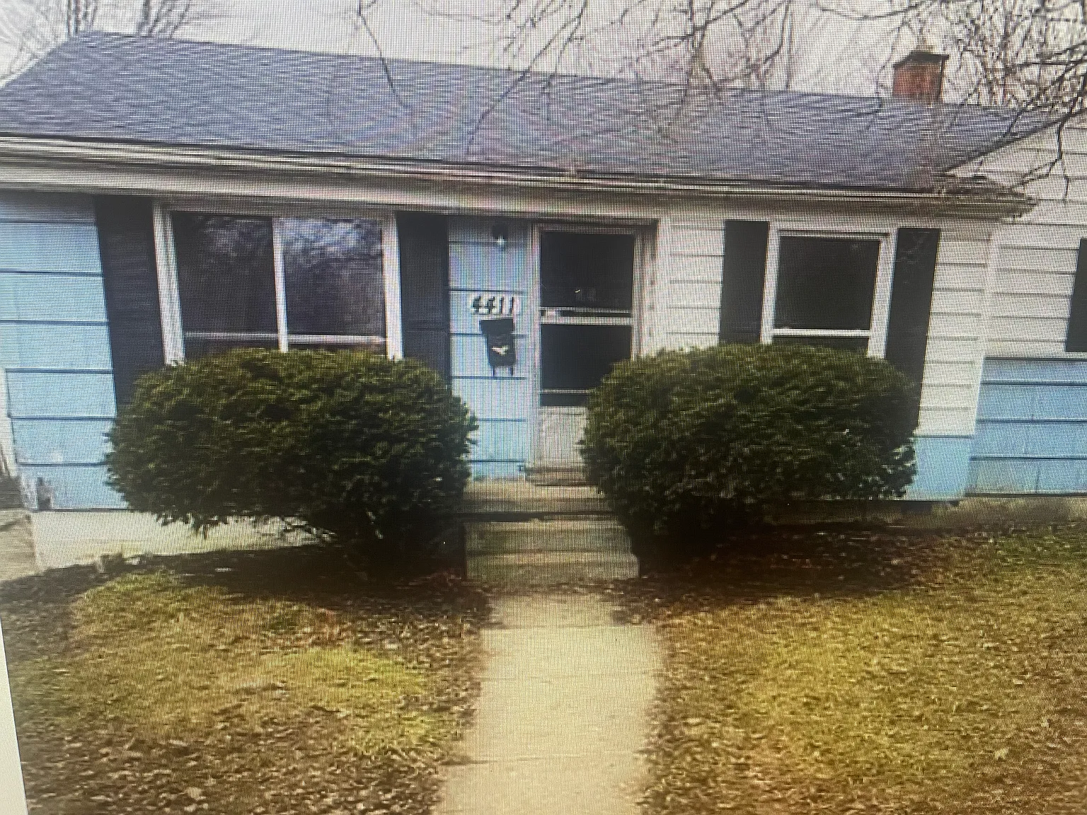 3 bed, 905 sqft, $975 — Photo 1