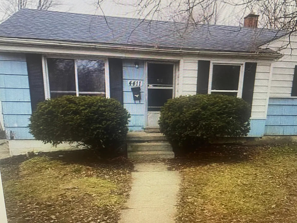 4411 Greenlawn Dr